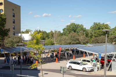 Solcellsanläggning parkering Oskarshamns sjukhus